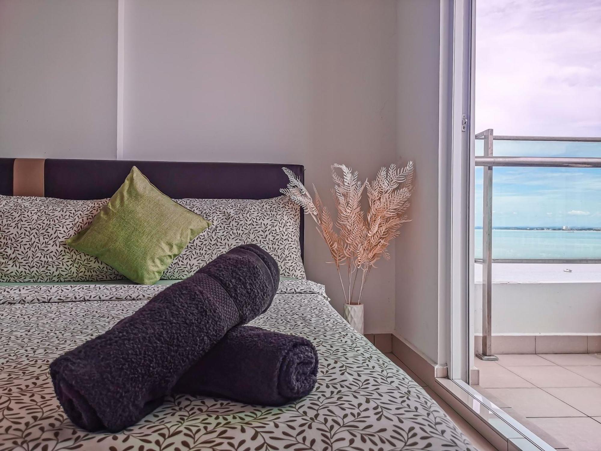 Family Suites At Mansion One By Maj George Town Exterior photo
