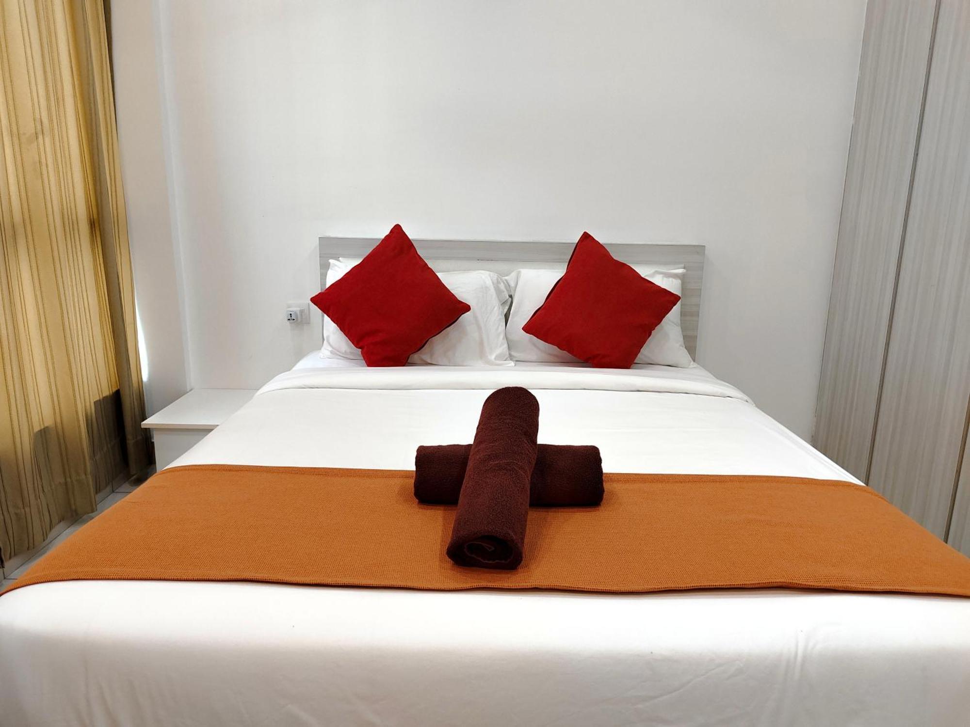 Family Suites At Mansion One By Maj George Town Exterior photo